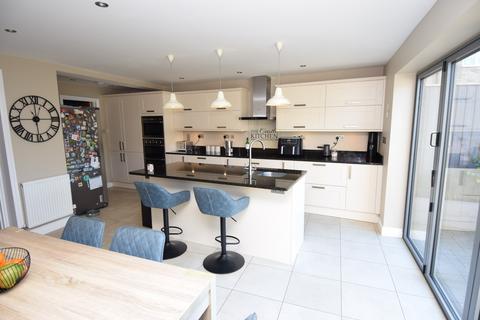 9 Downland Way, Durrington, Salisbury, SP4 8BX