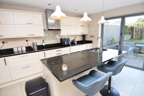 9 Downland Way, Durrington, Salisbury, SP4 8BX