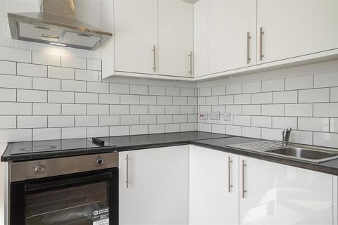 Studio to rent, Russell Road, W14