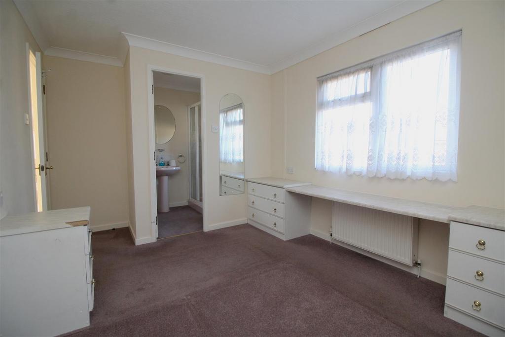 Main bedroom 1 .JPG