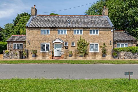 4 bedroom cottage for sale, An Immaculately Presented Period Cottage in Beachamwell