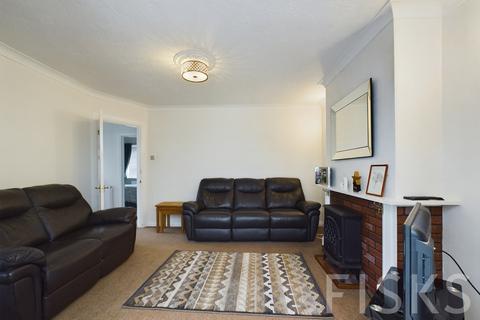 2 bedroom semi-detached bungalow for sale, Kennington Avenue, Benfleet, SS7