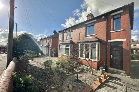 3 bedroom semi-detached house for sale, Leeds Old Road, Heckmondwike