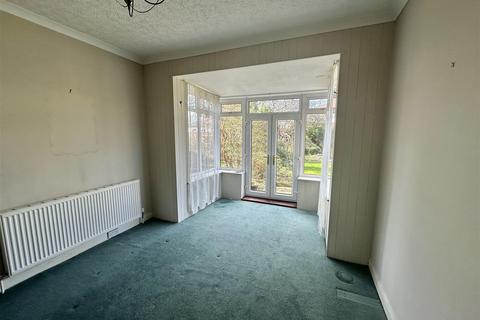 3 bedroom semi-detached house for sale, Leeds Old Road, Heckmondwike