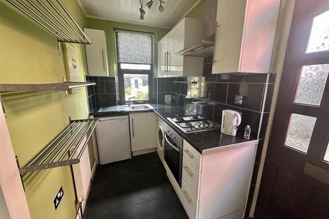 3 bedroom semi-detached house for sale, Leeds Old Road, Heckmondwike