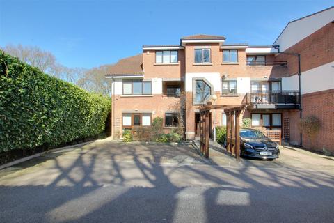 2 bedroom flat for sale, Brook Park Close, London