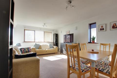 2 bedroom flat for sale, Brook Park Close, London