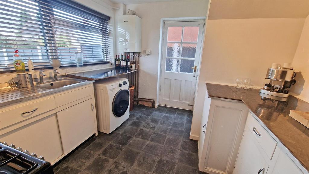 Kitchen1.jpg