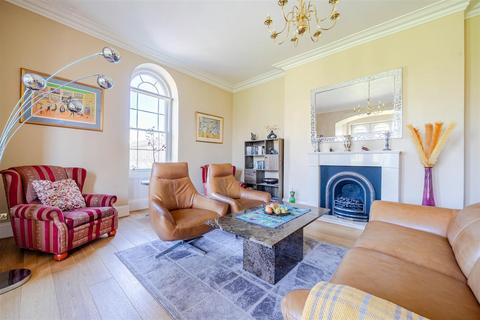2 bedroom apartment for sale, Royal Drive, London N11