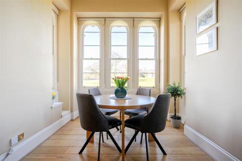 2 bedroom apartment for sale, Royal Drive, London N11