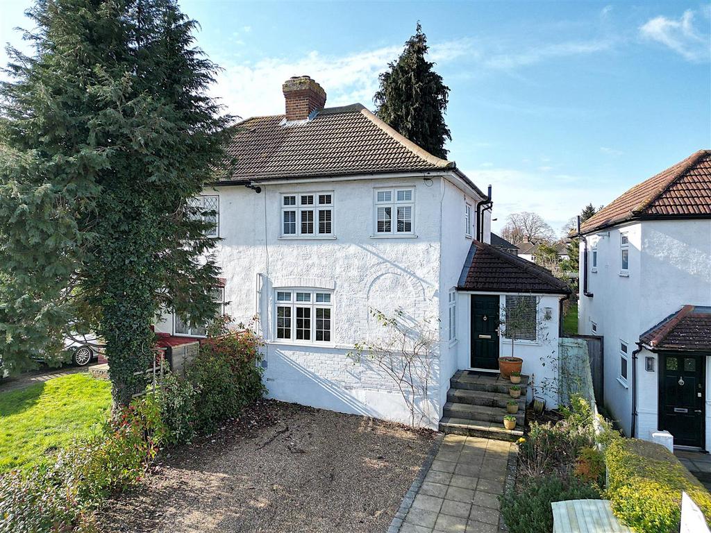 Queensway, West Wickham 3 bed semi-detached house for sale - £600,000