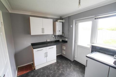 2 bedroom end of terrace house to rent, Styles Close, Bradwell NR31 8RJ