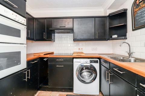 1 bedroom ground floor flat for sale, The Crescent, Abbots Langley, WD5