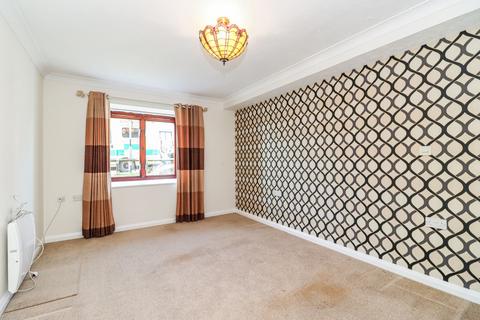 1 bedroom ground floor flat for sale, The Crescent, Abbots Langley, WD5