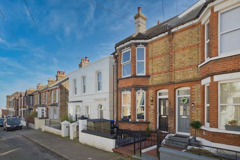 4 bedroom end of terrace house for sale, Southwood Road, Ramsgate, CT11