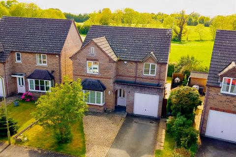 4 bedroom detached house to rent, Alma Close, West Felton