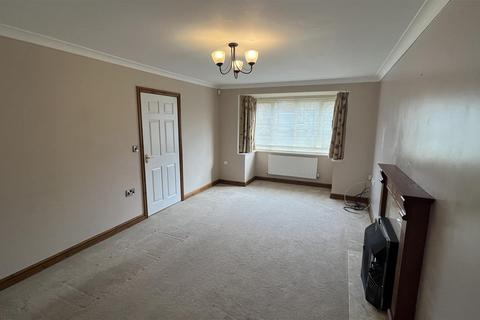 4 bedroom detached house to rent, Alma Close, West Felton