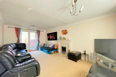 6 bedroom detached house for sale, Rockery Close, Leicester LE5