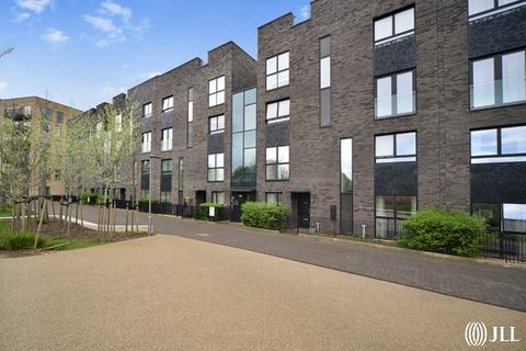 3 bedroom apartment to rent, Prospect Row London E15