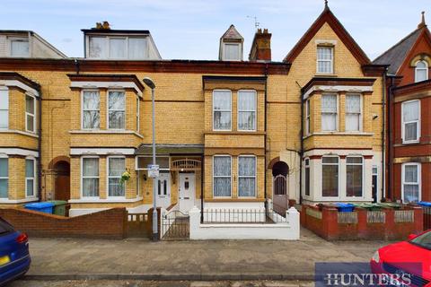 6 bedroom terraced house for sale, Blackburn Avenue, Bridlington