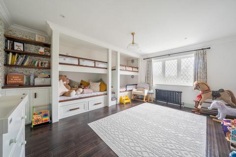 12 Stepgates, Chertsey, KT16 8HX