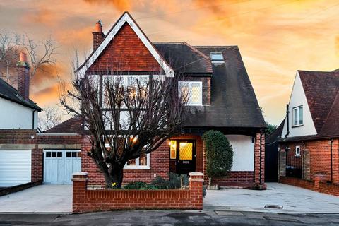 12 Stepgates, Chertsey, KT16 8HX