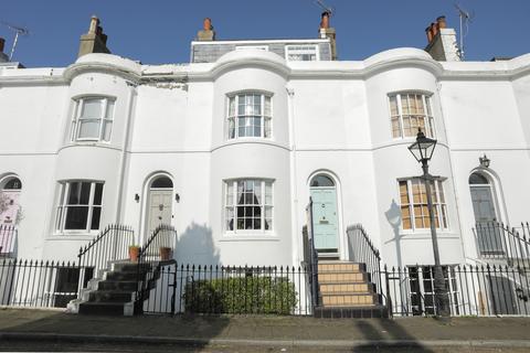 13 Guildford Lawn, Ramsgate, CT11 9AY