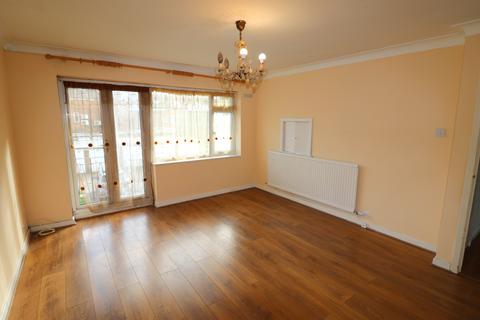 2 bedroom flat to rent, Snakes Lane West, Woodford Green IG8