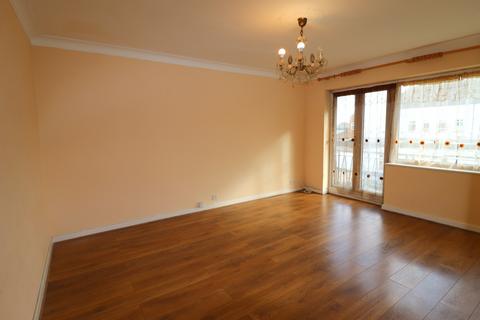 2 bedroom flat to rent, Snakes Lane West, Woodford Green IG8