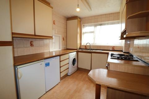 2 bedroom flat to rent, Snakes Lane West, Woodford Green IG8