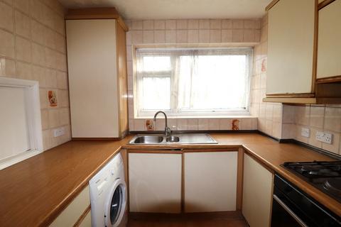 2 bedroom flat to rent, Snakes Lane West, Woodford Green IG8