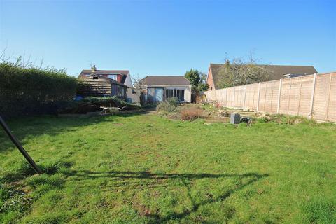 2 bedroom detached bungalow for sale, Welley Road, Wraysbury