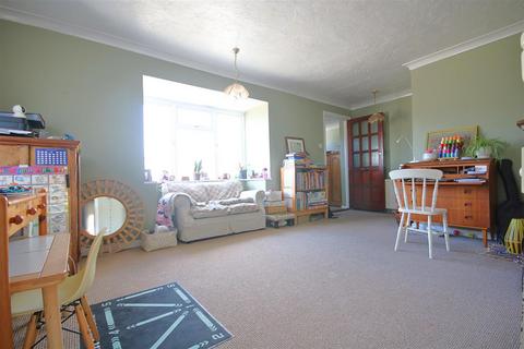 38 Welley Road, Wraysbury, Staines-upon-thames, TW19 5DJ