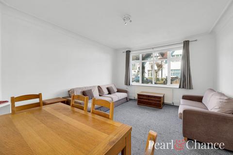 2 bedroom flat to rent, Gainsborough Gardens, London, NW11