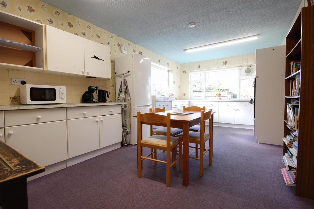 Dining kitchen