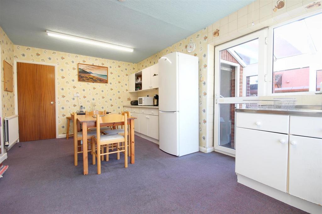 Dining kitchen