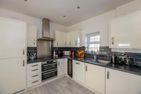 2 bedroom flat for sale, 31 Bluecoat Rise, Brincliffe, Sheffield