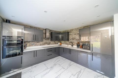 9 Simmons Drive, Hednesford, Cannock, WS12 4XH