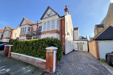 14a Elderton Road, Westcliff-on-sea, SS0 8AQ