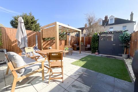 14a Elderton Road, Westcliff-on-sea, SS0 8AQ