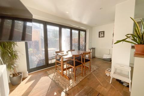 14a Elderton Road, Westcliff-on-sea, SS0 8AQ