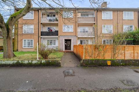 2 bedroom flat for sale, Woking,  Surrey,  GU21