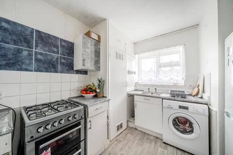 2 bedroom flat for sale, Woking,  Surrey,  GU21