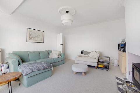 8 Kingsway, Chatham, ME5 7HT