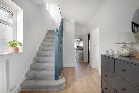 8 Kingsway, Chatham, ME5 7HT