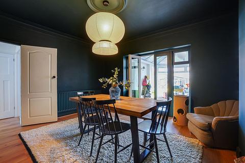 8 Kingsway, Chatham, ME5 7HT