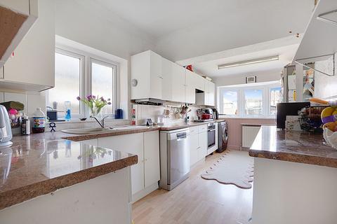 8 Kingsway, Chatham, ME5 7HT