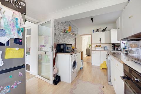 8 Kingsway, Chatham, ME5 7HT