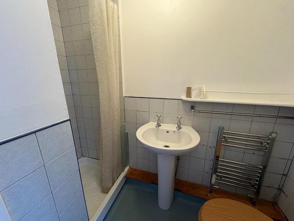 Bedroom 2 Bathroom