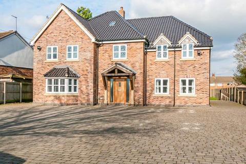 5 bedroom detached house for sale, Main Road, Bilton, Hull, East Riding of Yorkshire. HU11 4DX